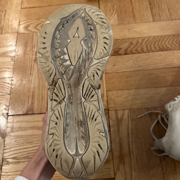 ASICS Men's NOVABLAST 4 Running Shoe, White 1011b693 Size 9 - Picture 6 of 11